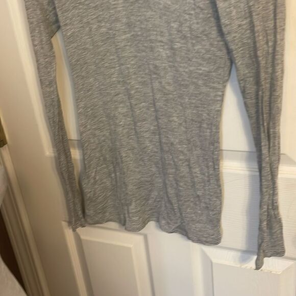 BCBGeneration Turtlenecklong sleeve  Sweater EUC XSmall - Picture 3 of 8